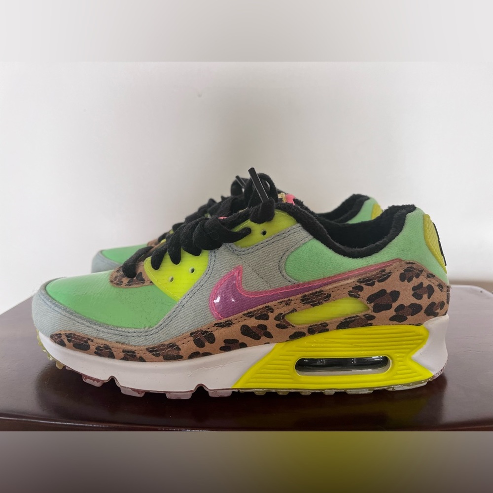'Nike Women's Air Max 90 LX Illusion Green CW3499-300 Size 8 Shoes, unworn.’